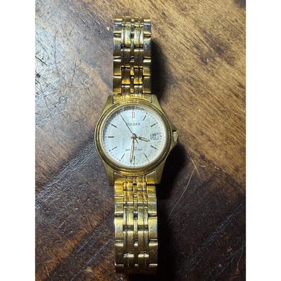 Pulsar Gold Tone Women\'s Quartz Wristwatch with Date Indicator - Japan Movement